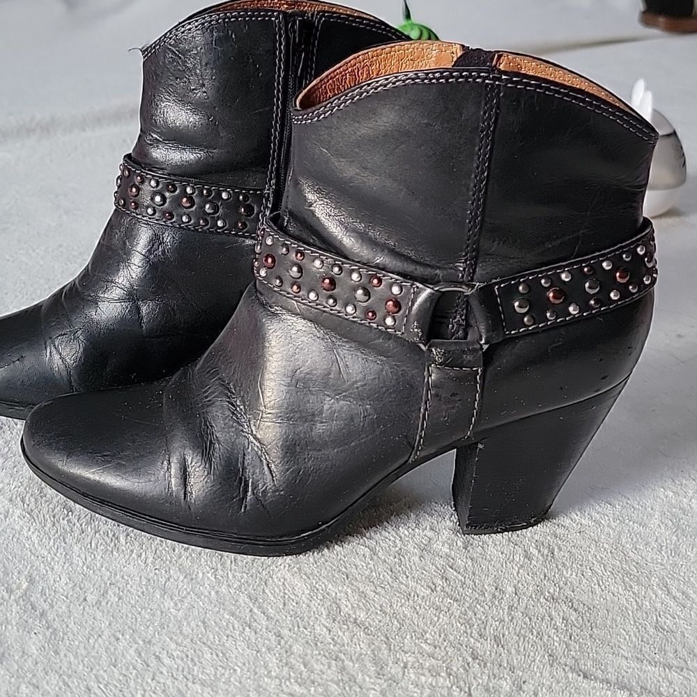 Sofft black harness boots size 9